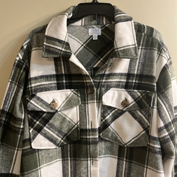 Shacket. Flannel button down warm jacket. Top. Never worn. - Picture 4 of 8